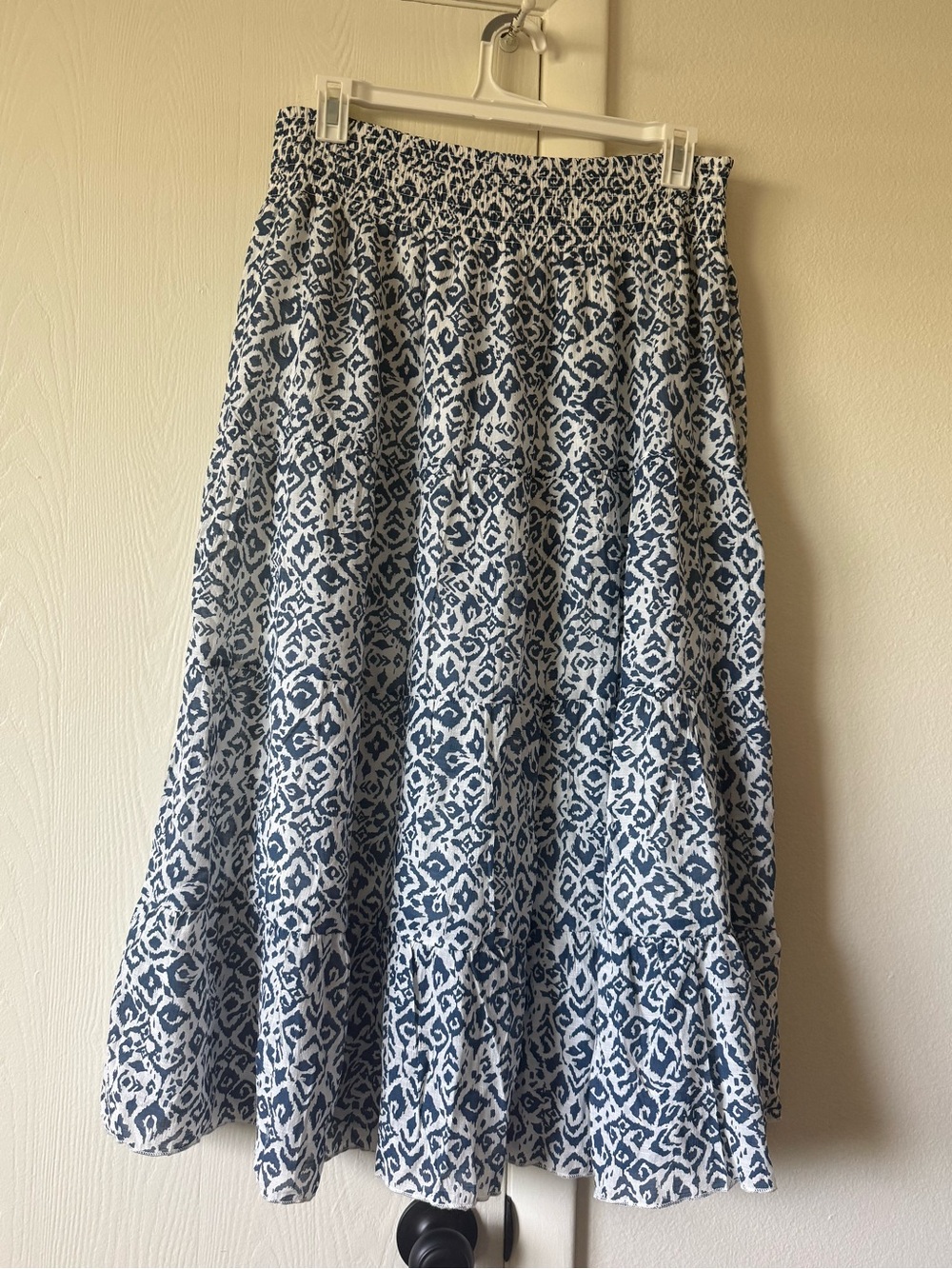 J.GEE Blue & White Ikat Print Smocked Tiered Midi Skirt - Size XL